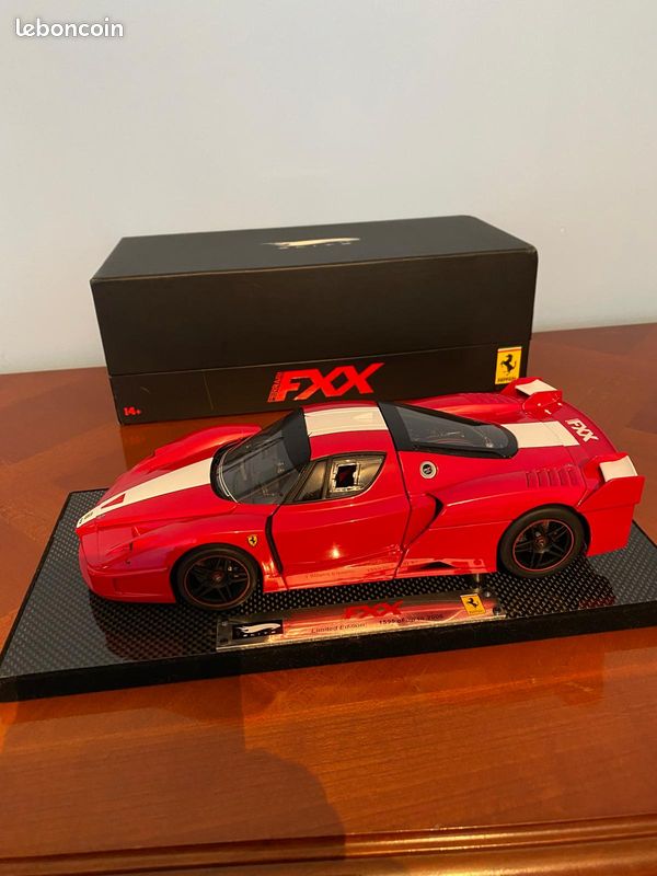 Ferrari FXX 1/18 Élite Rouge en boîte d'origine