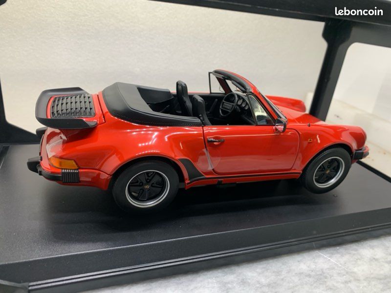 Mondo Motors 1/18 Scale Diecast 501007 - Porsche 911 Turbo Cabriolet