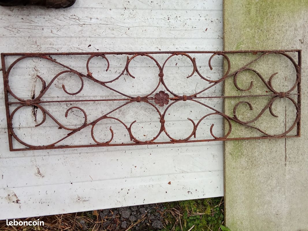 Grille en fer forgé (image 1)