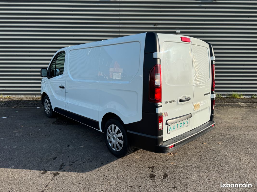 RENAULT TRAFIC III FOURGON GRAND CONFORT L1H1 1200 2.0 DCI 120 (Radar de recul, Climatisation, 1ère main) / HT 13 741 (image 3)