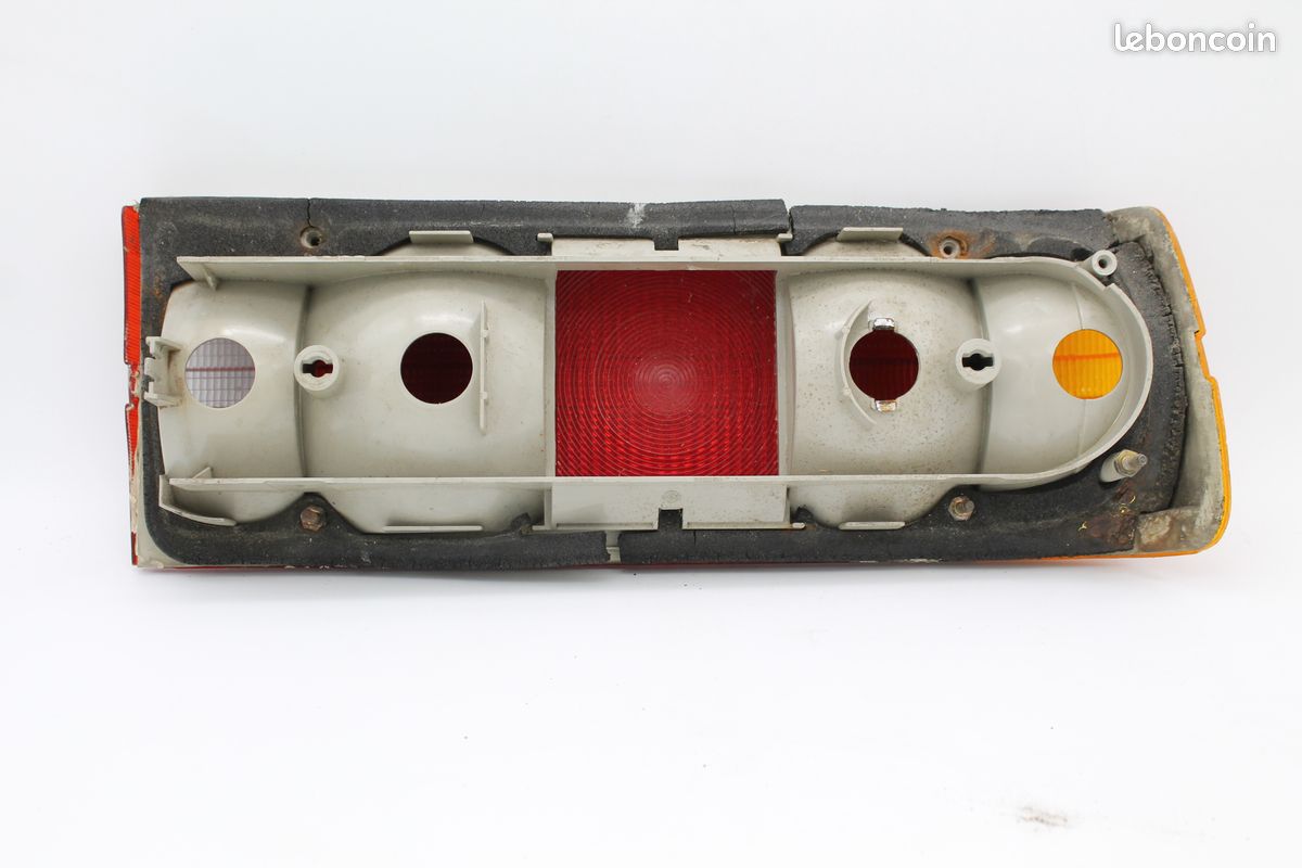 Feux Arrière Gauche BMW E30 (image 3)