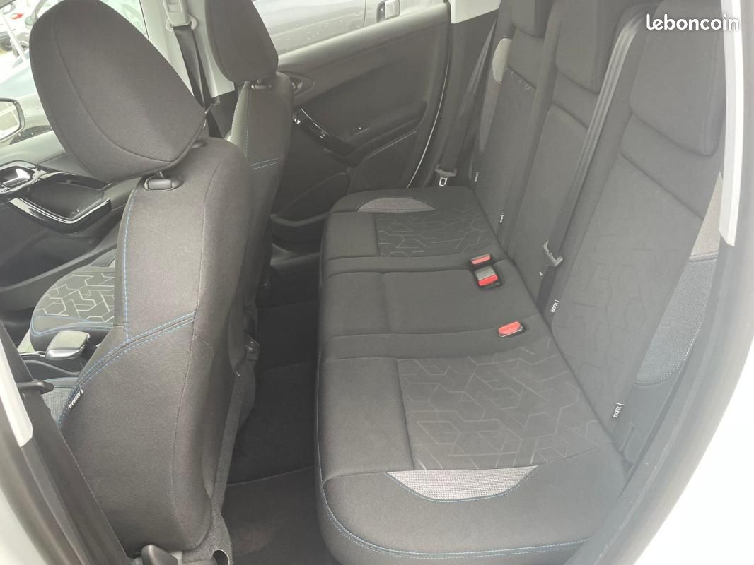 Peugeot 2008 PURE TECH 110CH SIGNATURE (image 15)