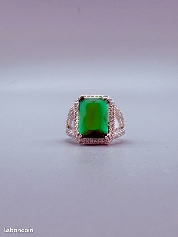 Bague argent avec pierre verte
