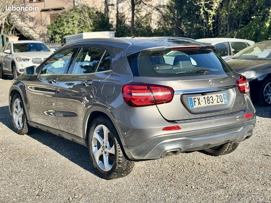 MERCEDES CLASSE GLA 180 Sensation 122ch phase 2 (image 4)