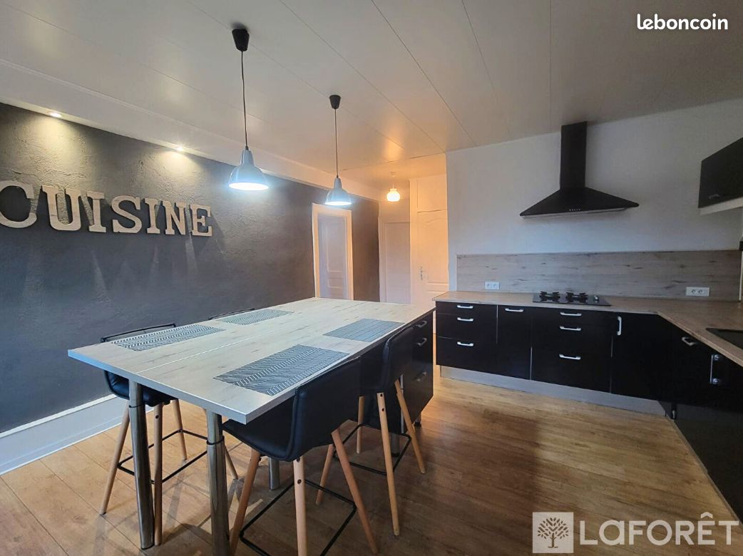 Appartement 5 pièces 136 m² · à Héricourt · 136 m² · 900 €/mois