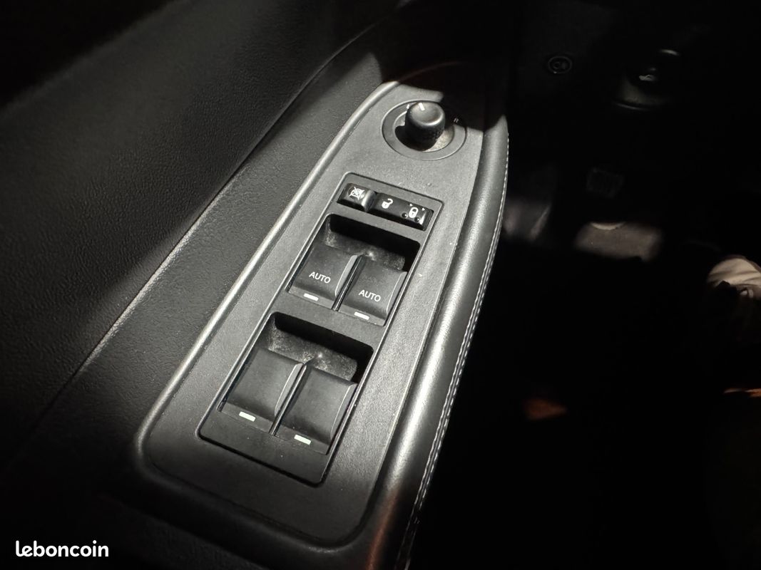 Chrysler 300c 6.1 v8 hemi srt-8 a (image 31)