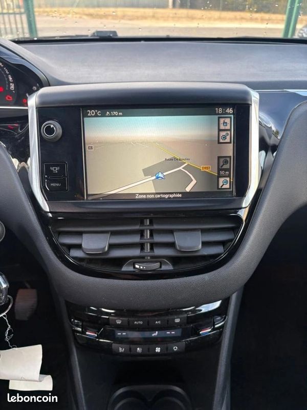 Peugeot 208 GENERATION-I 1.6 E-HDI 115 ALLURE (image 12)
