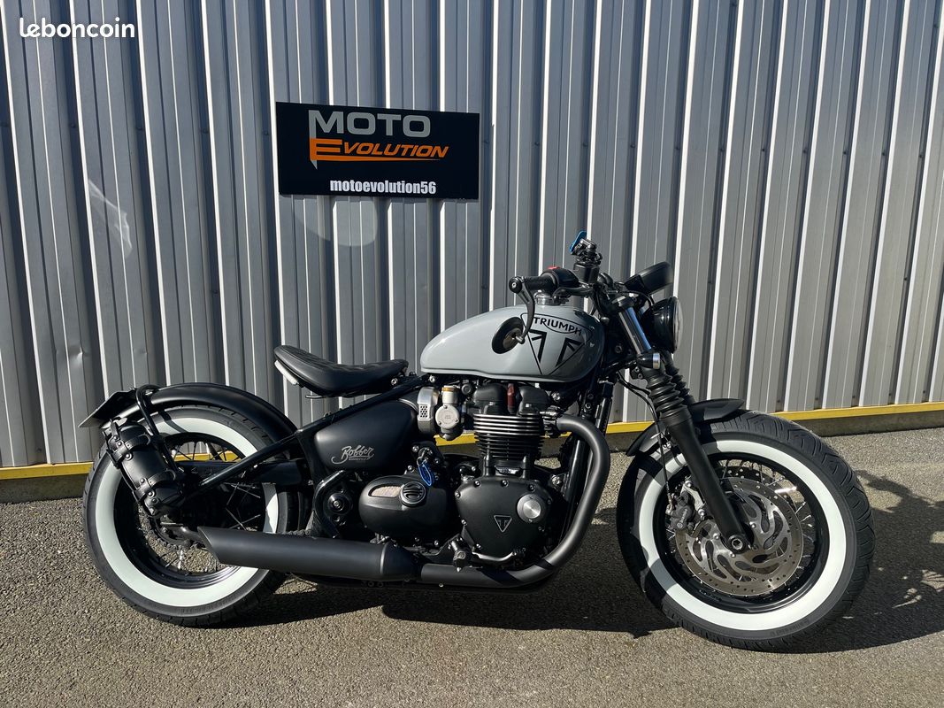 TRIUMPH 1200 Bobber Motos - Main Image
