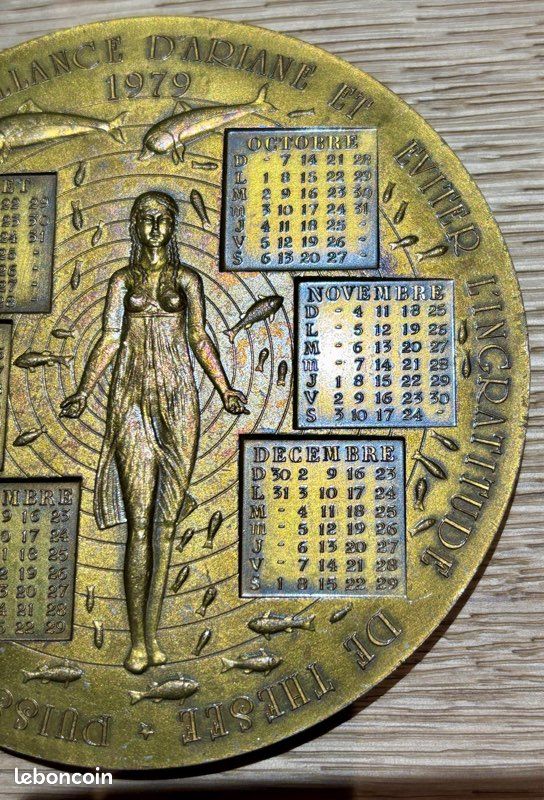 Magnifique et Rare Médaille en Bronze Calendrier Année 1979 (image 5)