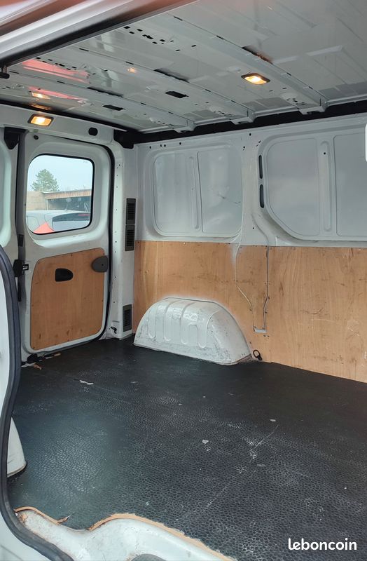 RENAULT TRAFIC II 2.0L ESSENCE 120 ch UTILITAIRE - L1H1 - FOURGON - 3 PLACES - CLIMATISATION - 1ère MAIN - ENTRETIEN RENAULT - TRES PROPRE (image 3)