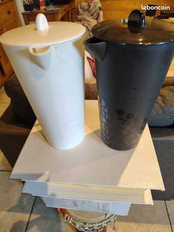 2 carraffes (image 1)
