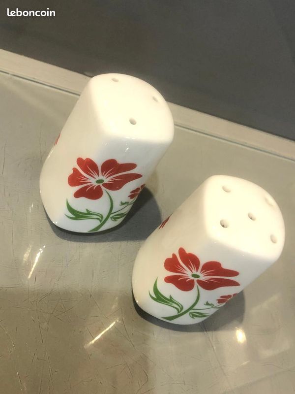Set Salière Et Poivrière Céramique Forme Fleur – Motif Floral
