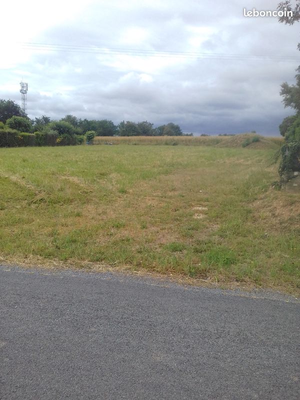 Terrain pour Studio de jardin · à Saint-Pierre-d'Exideuil · 16 000 €