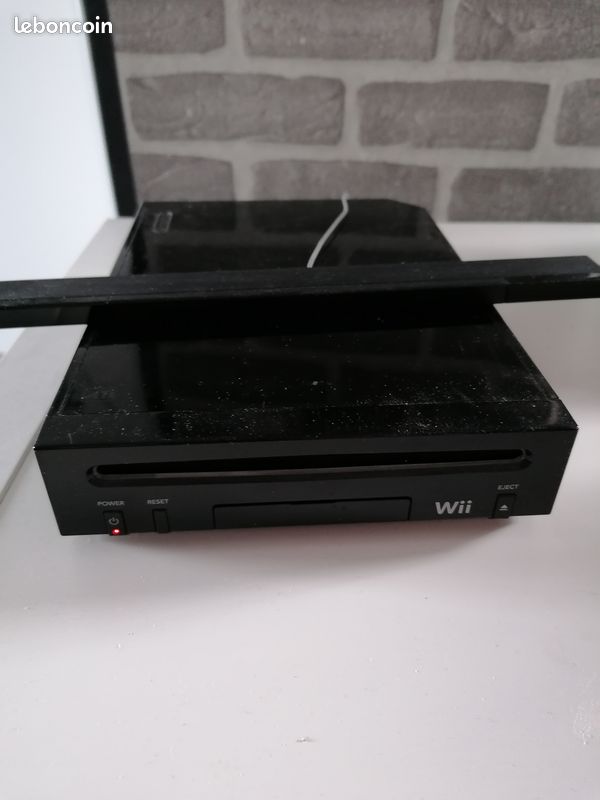 Wii avec accessoires et jeux (image 2)