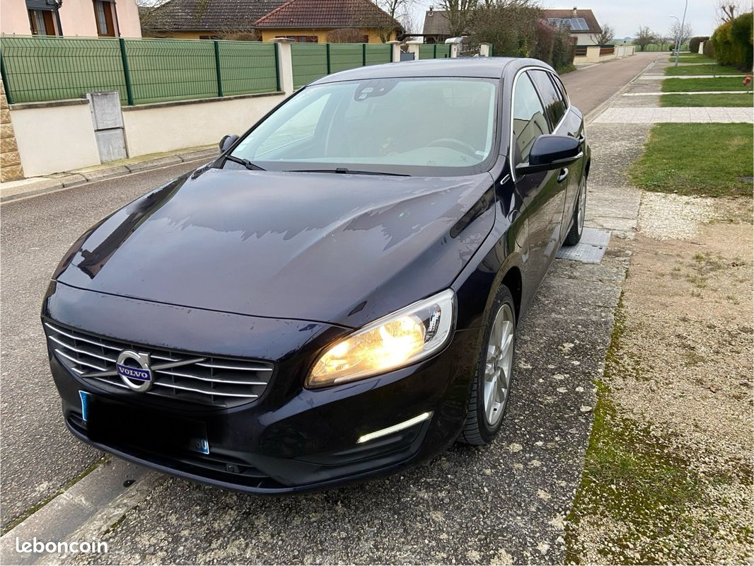 VOLVO V60 D6 285 Twin Engine AWD Momentum Geartronic de 12/2015 - Voitures