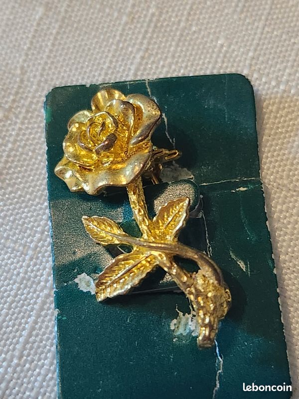 ANCIEN BIJOUX FANTAISIE VINTAGE BROCHE MOTIF FLEUR EN METAL DORÉ