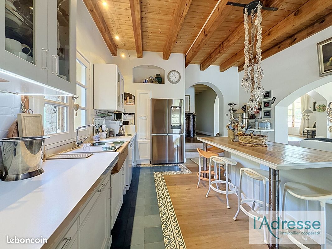 Propriété 6 pièces 232 m² (image 9)