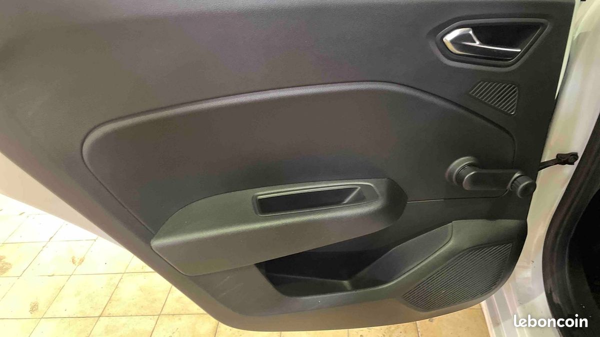 RENAULT Clio Blue dCi 85 Business (image 29)