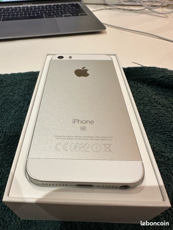 IPhone SE silver 32 GB (parfait état) (image 4)