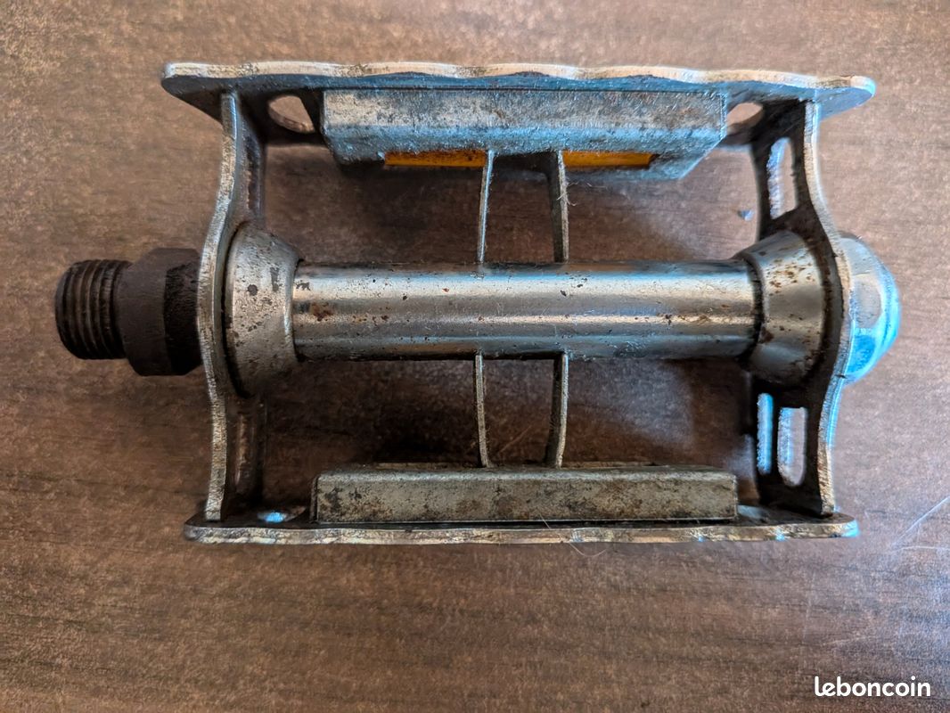 Paire de pédales vélo ancien vintage métallique LYOTARD 136R - Collection