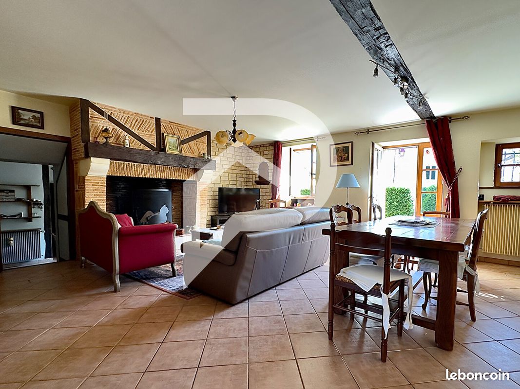 Maison 8 pièces 152 m² · à Issac · 152 m² · 243 000 €