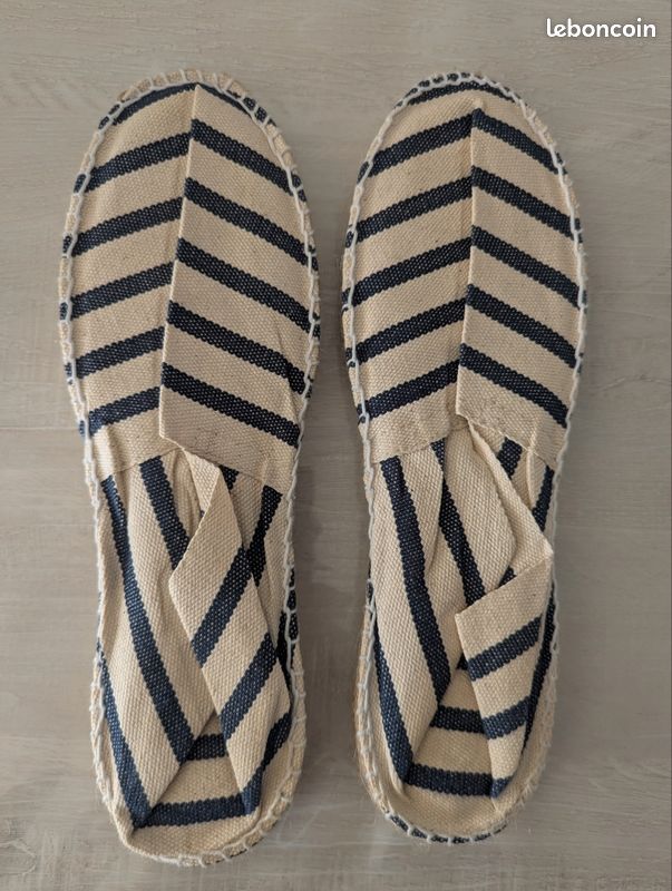 Espadrilles Taille 42 neuve le petit basque Chaussures