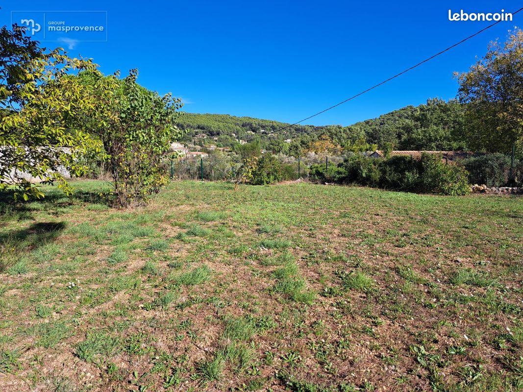 Terrain à bâtir de 1000 m² à LORGUES (83) · 230 000 €