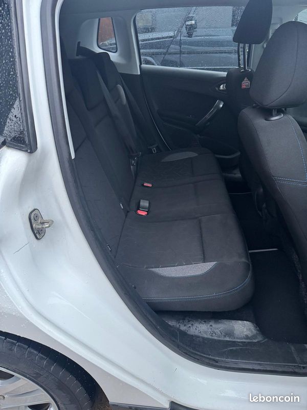 Peugeot 2008 (image 8)