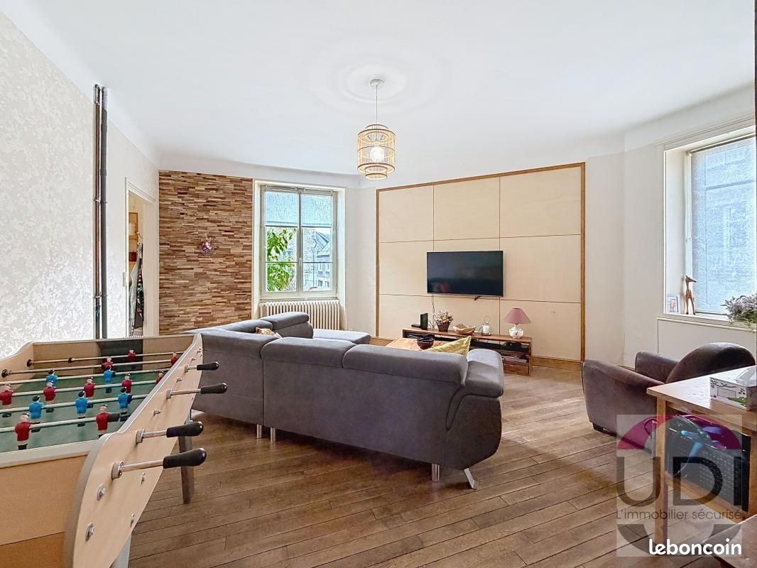 Maison 6 pièces 218 m² · à Saint-Vaury · 218 m² · 176 000 €