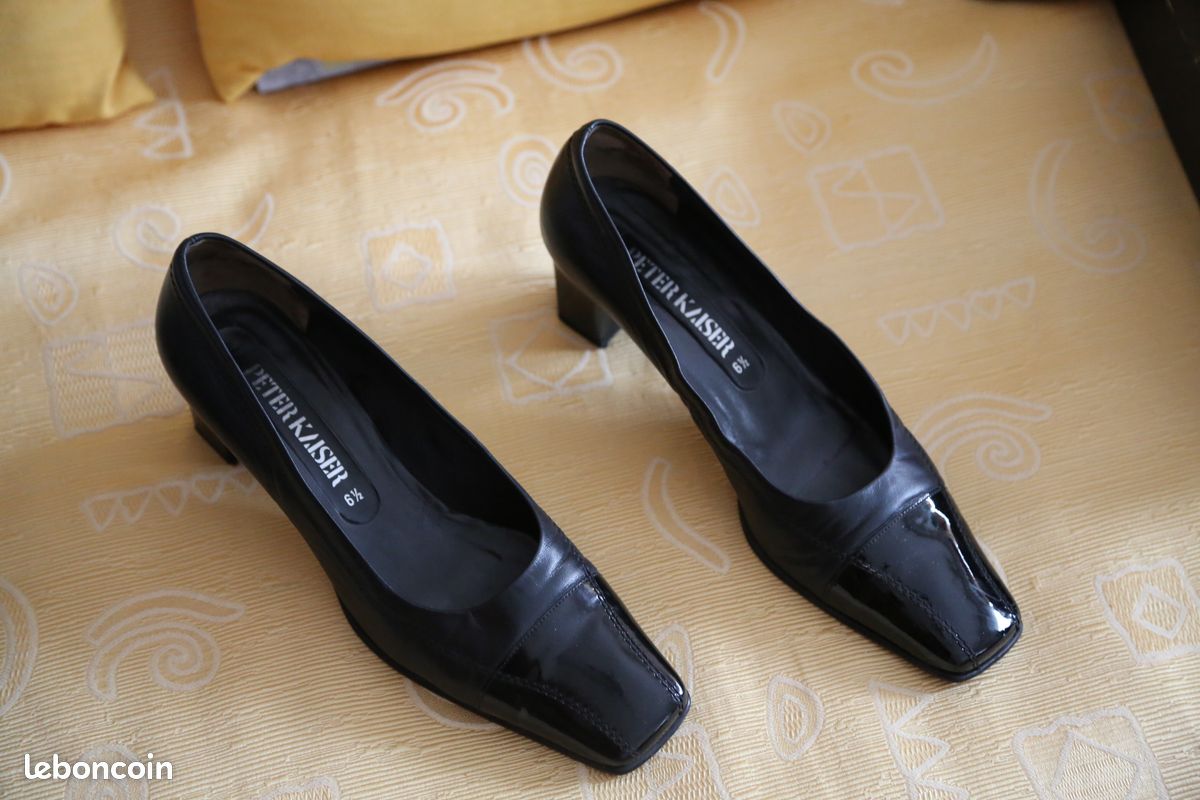 PAIRE de CHAUSSURES (image 1)