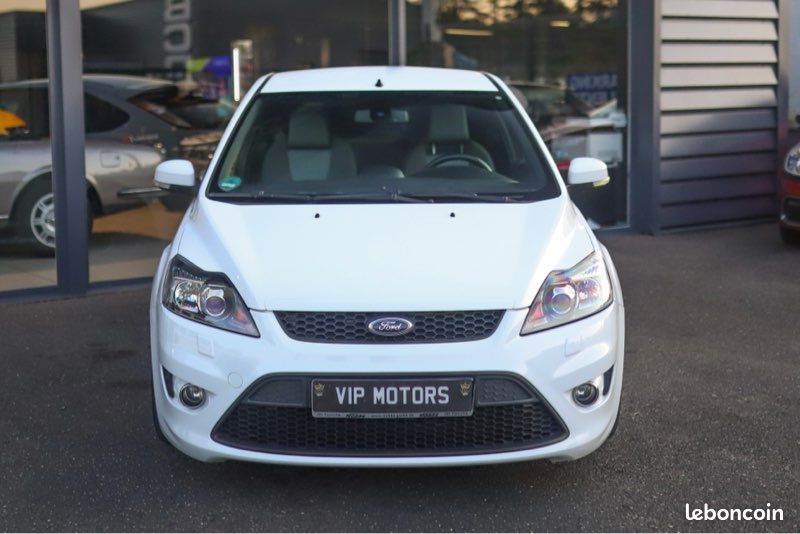 FORD FOCUS ST MK2 2.5 225 cv PHASE 2 3 PORTES - 100% ORIGINE - SIEGES CHAUFFANTS - CARNET COMPLET (image 2)
