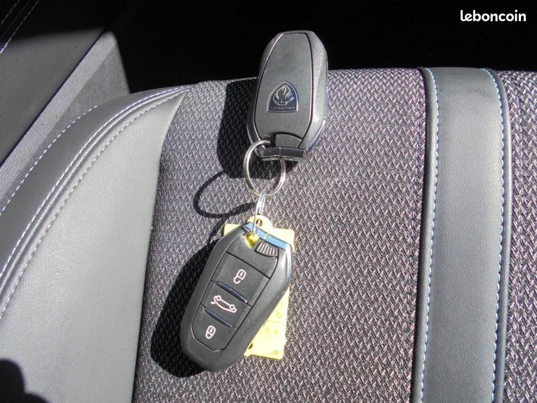 Peugeot 308 SW 130ch EAT8 Allure Pack (image 16)