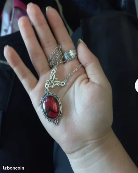 Collier Gothique Quartz Rouge Sang – Pendentif Vintage Sorcière & Vampire (image 2)