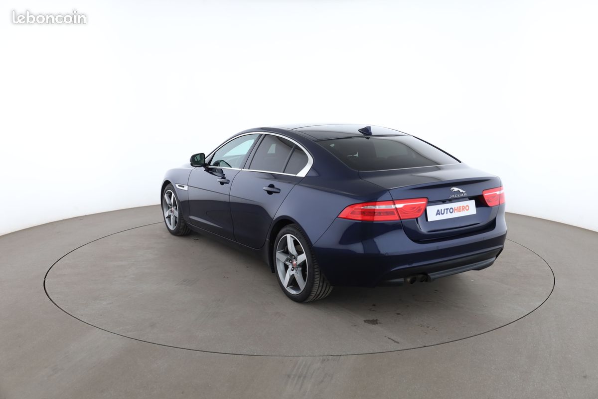 Jaguar XE 2.0d Prestige Auto 180 ch (image 2)