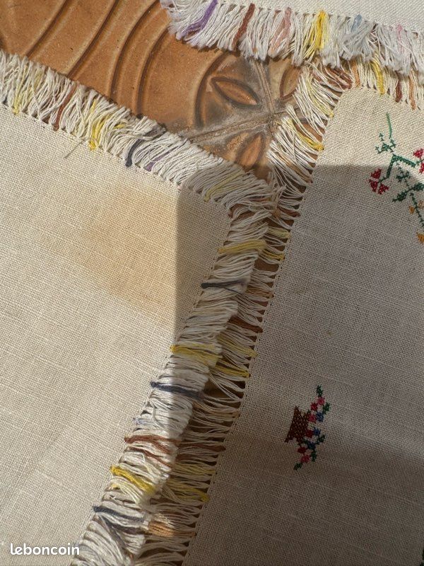 Set plateau ou table brodé main + serviettes – décor gondole et fleurs, franges multicolores (image 5)