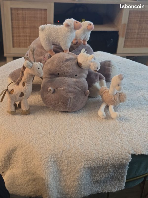 Peluche doudou d'activités hippopotame JACADI gris cachette trouve