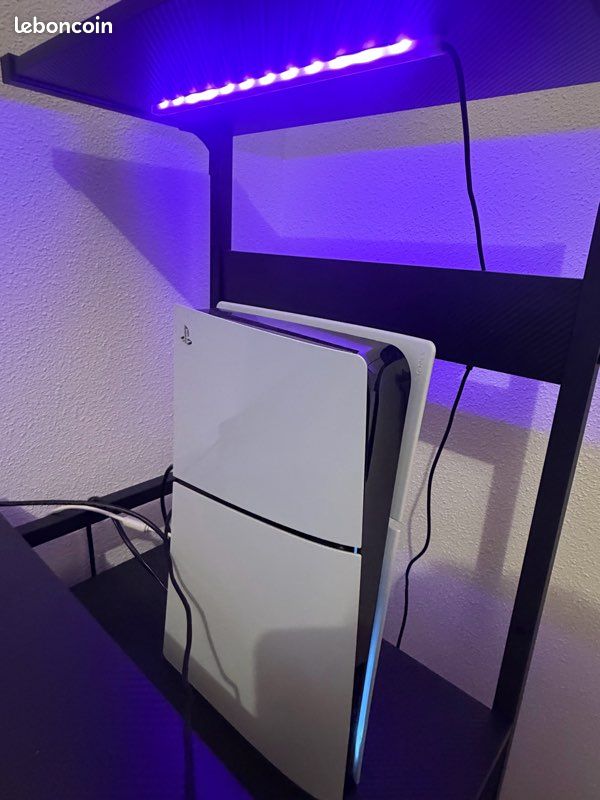 Ps5 très bonne état acheté en septembre encore la boîte et le ticket (image 3)