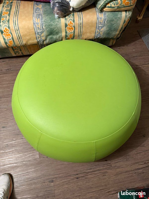 Vends pouf rigide arper (image 1)