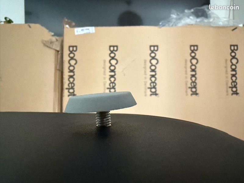 Pied de table Alicante noir BoConcept Faire proposition (image 10)