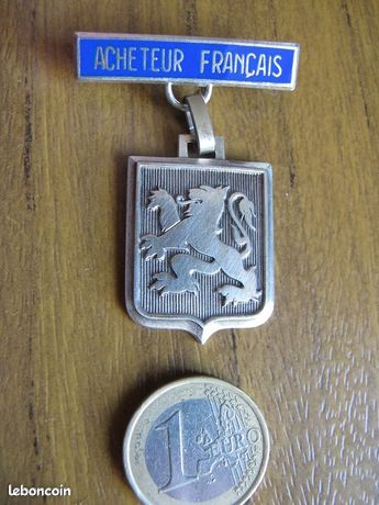 ANCIENNE BROCHE CAMEE MEDAILLON OVAL COQUILLAGE PLAQUÉE OR