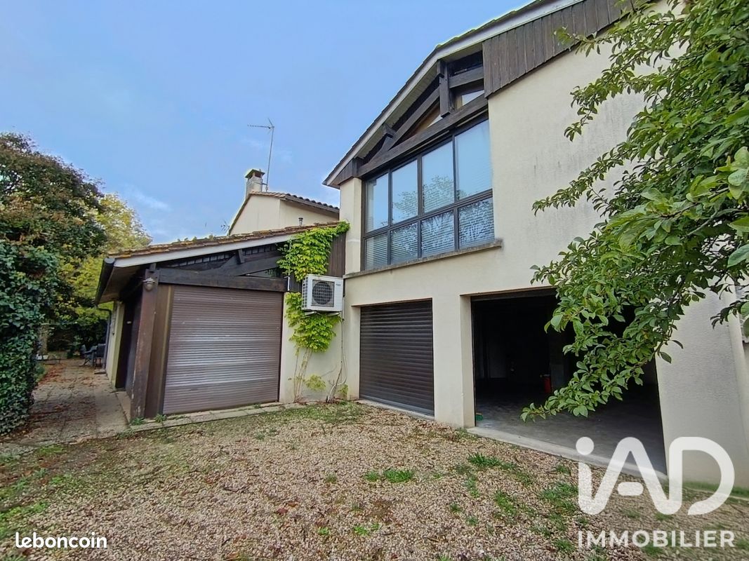 Maison 5 pièces 180 m² · à Saint-Seurin-sur-l'Isle · 180 m² · 148 000 €