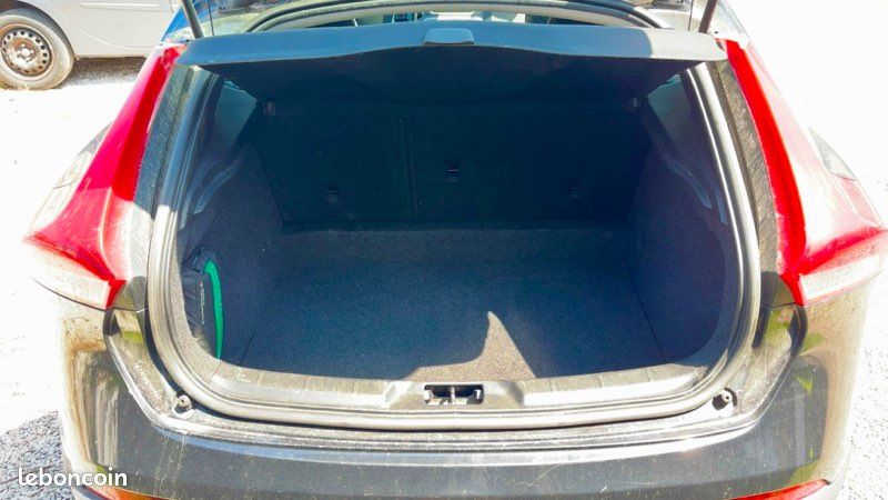 VOLVO V40 II Cross Country 1.6 TDi 115 cv ENTRETIEN JAGUAR DISTRIBUTION EMBRAYAGE OK (image 6)