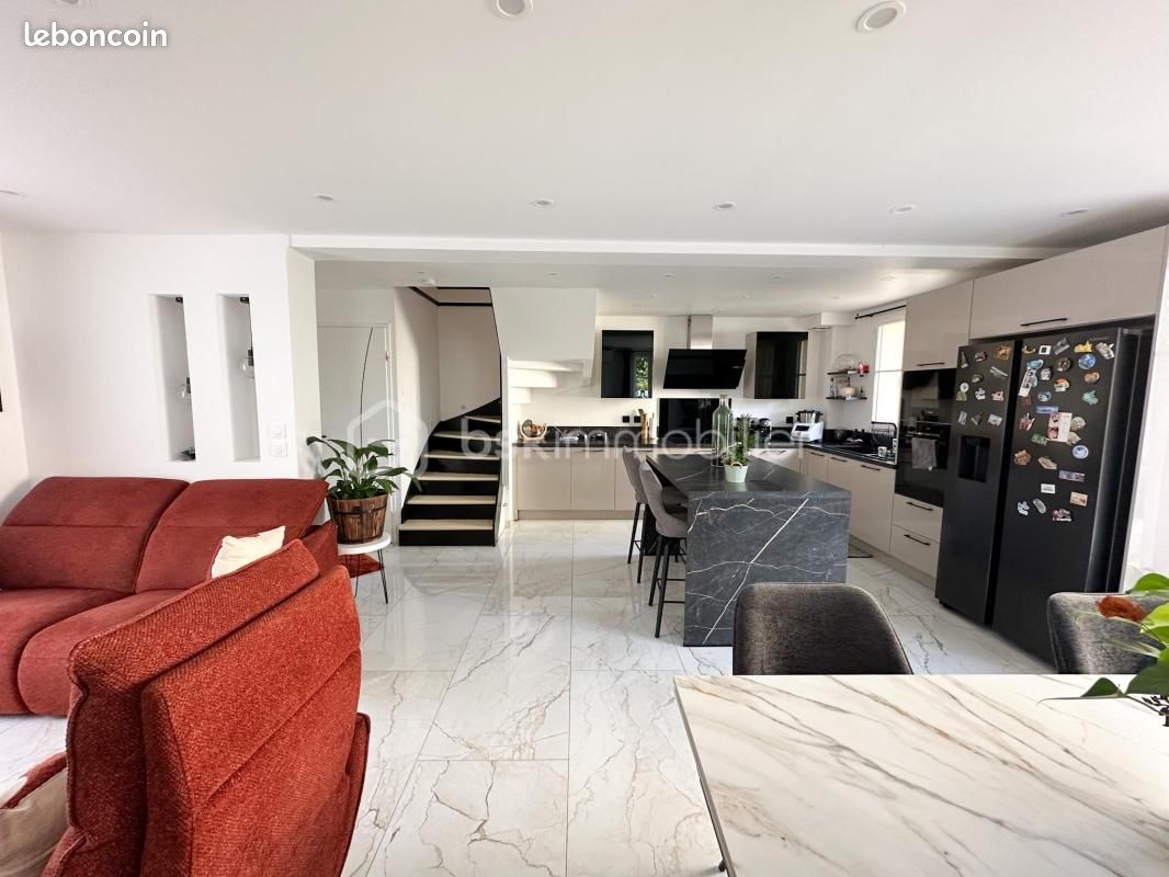 Maison 5 pièces 99 m² · à Savigny-le-Temple · 99 m² · 369 000 €