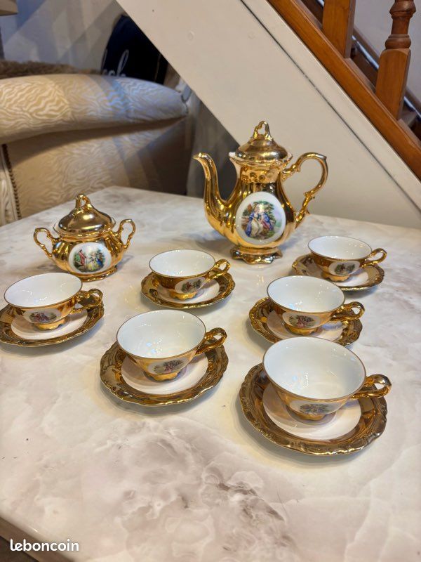 Lot De 16 Pièces Vaisselle Bavière – Tasses, Soucoupes, Assiettes – Porcelaine Or 22 Carats