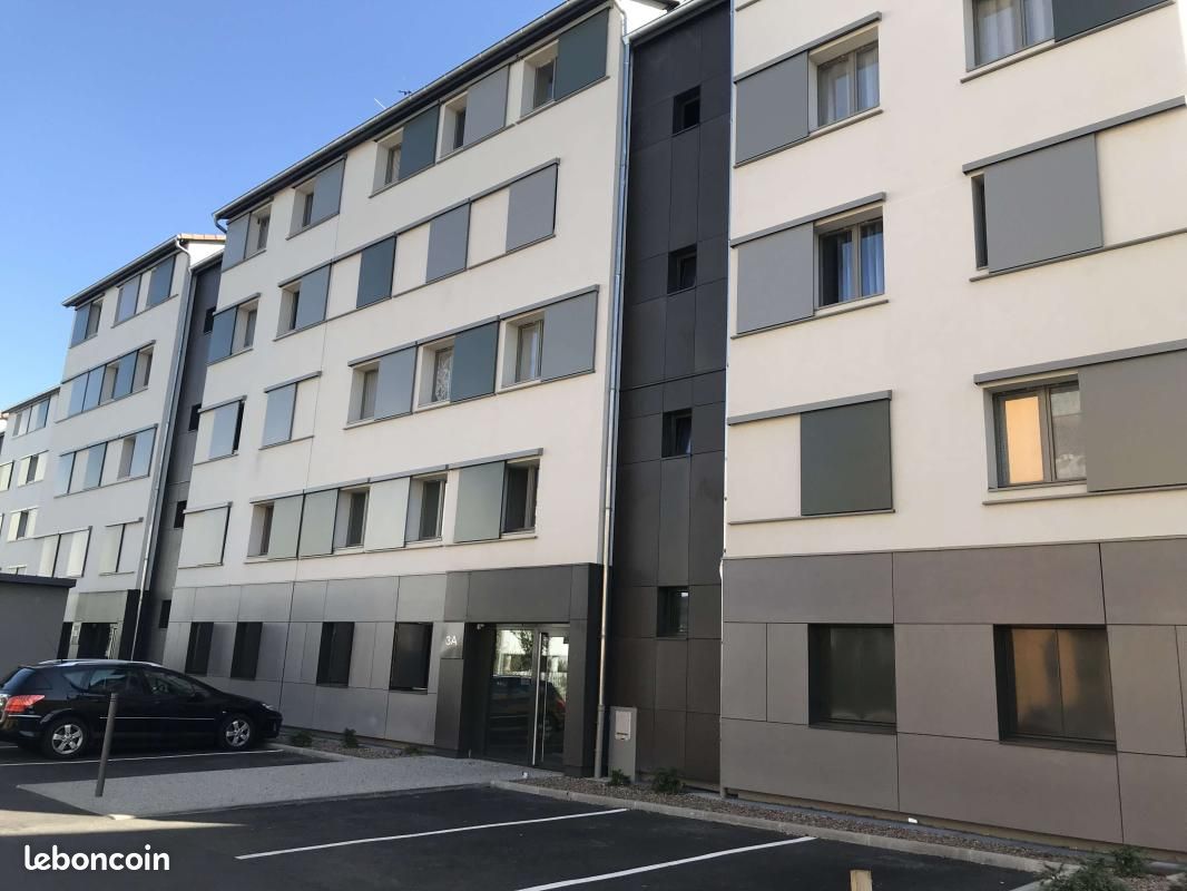 Appartement 3 pièces 75 m² · à Vénissieux · 75 m² · 900 €/mois