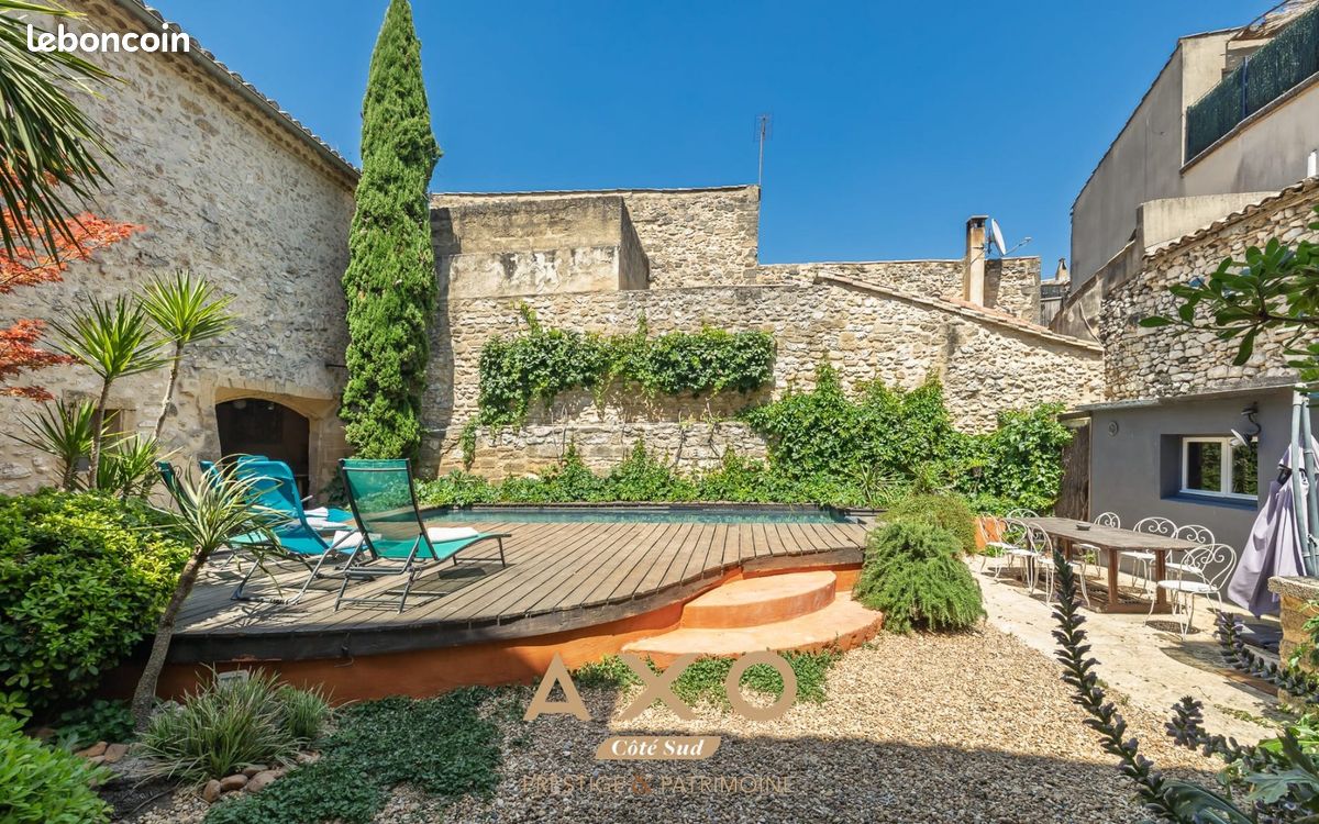 Maison 12 pièces 296 m² · à Collias · 296 m² · 1 050 000 €