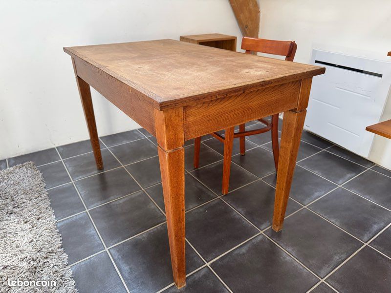 Bureau avec la chaise en bois (image 1)