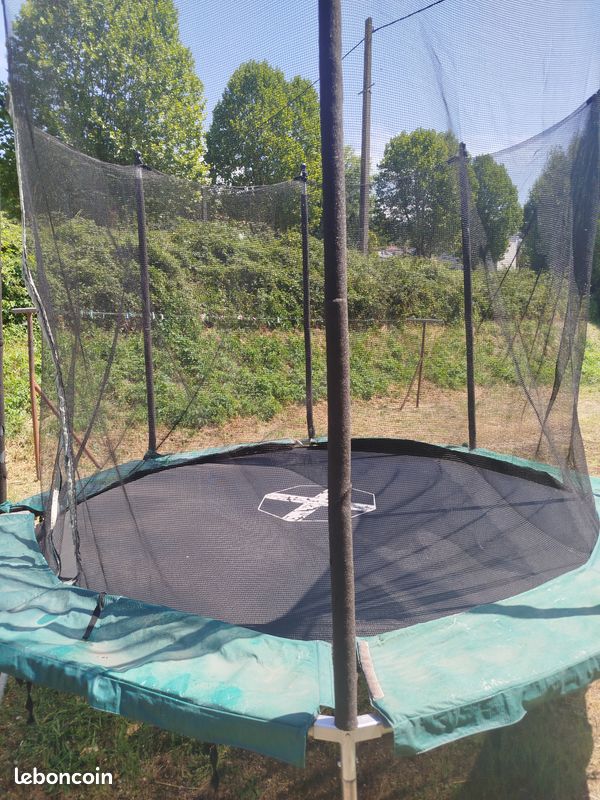 Trampoline (image 1)