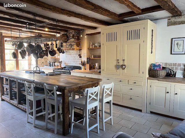 Maison 9 pièces 290 m² · à Rochechouart · 290 m² · 285 000 €