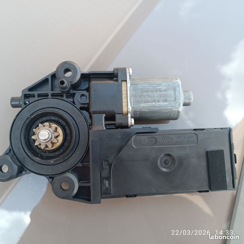 MOTEUR LEVE VITRE avant droit RENAULT MEGANE 3 EUR 35,00 - FR